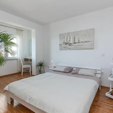 Awesome In Цриквеница